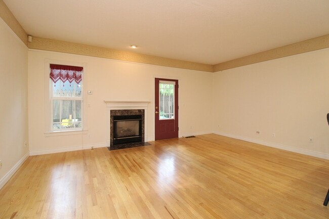 Building Photo - 1209 SE Sherrett St