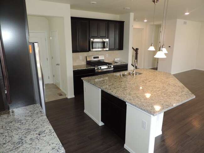 Foto del edificio - Sierra Ridge 4 Bedroom Home (Available Imm...