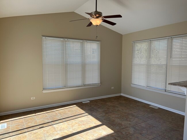 Building Photo - 26112 Mapleview Dr