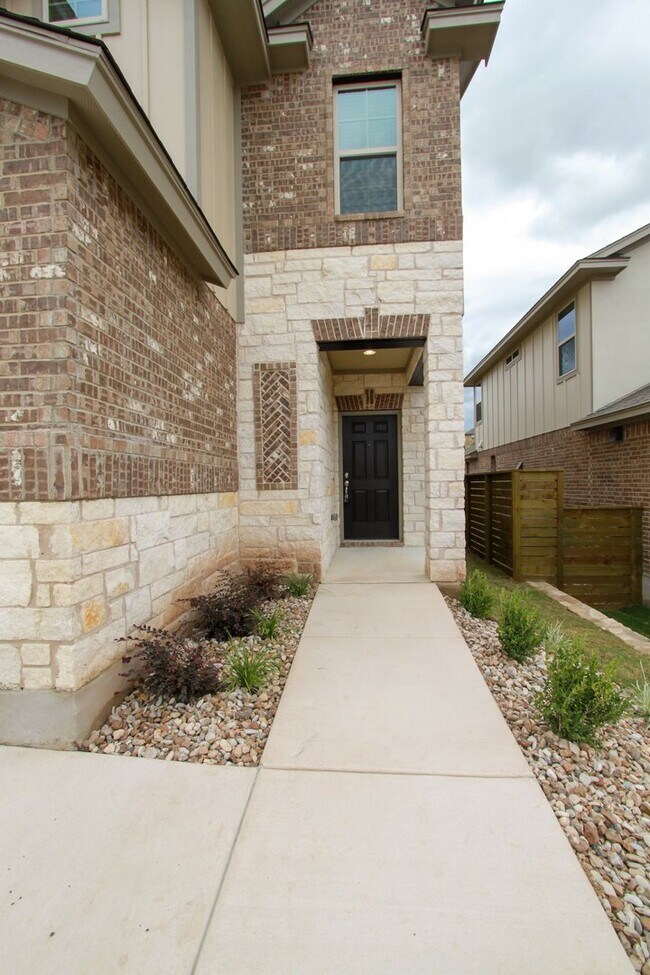 Foto del edificio - 3651 Sandy Brook Dr