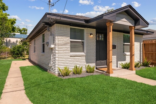 Building Photo - 3007 Columbia St