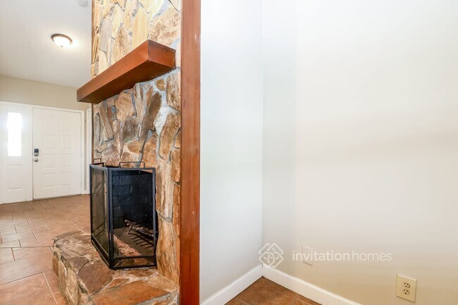 Building Photo - 2301 Beechwood Ct