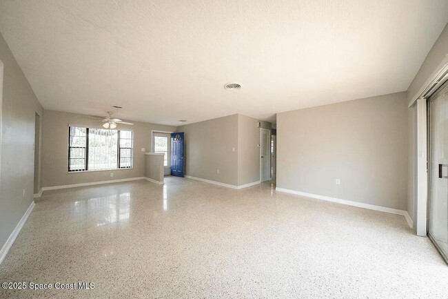 Foto del edificio - 319 Coral Reef Dr