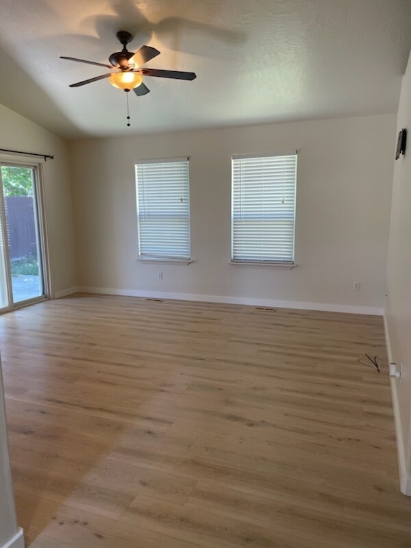 Building Photo - 651 N Shady Grove Way