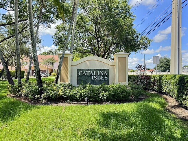 Foto del edificio - 8833 S Isles Cir