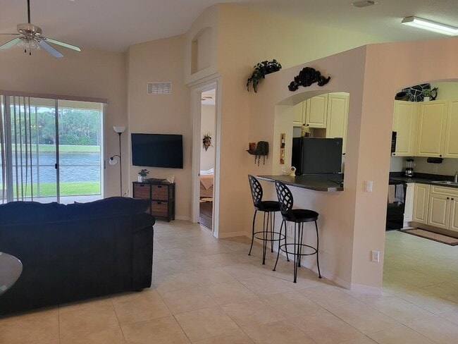 Building Photo - 8622 Lineyard Cay