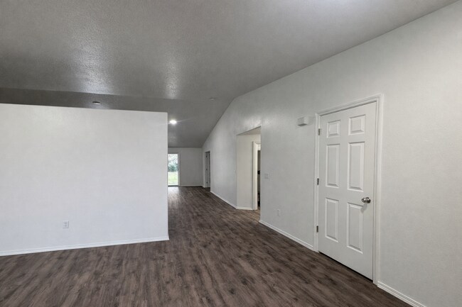 Building Photo - Freshly Updated 4-Bedroom Kennewick Rental – Available Now
