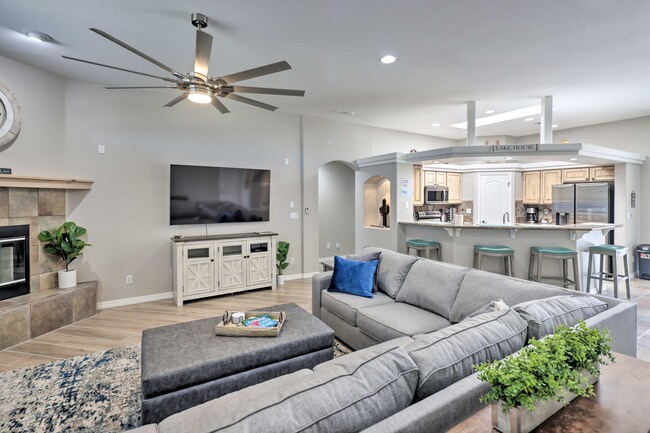 Living Room - 2338 Regatta Ct