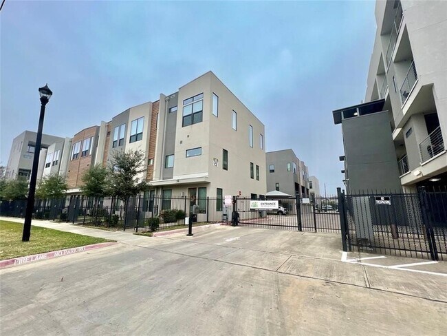 Foto del edificio - 2401 Crawford St
