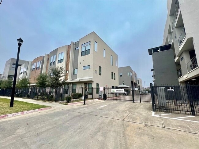 Photo - 2401 Crawford St Apartment