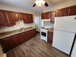 Building Photo - 379 Mansfield St