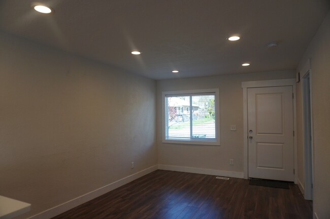 Building Photo - 500 E. Duplex