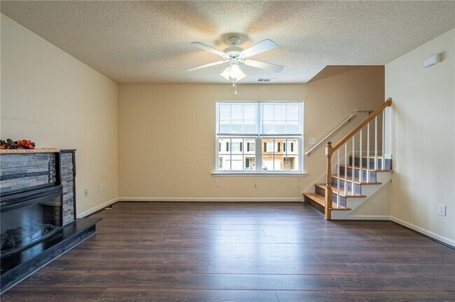 Foto del edificio - 43 Middlebrook Dr