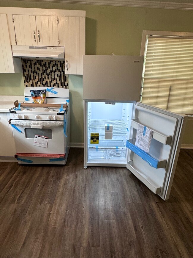 Building Photo - 750 Woodbury Rd