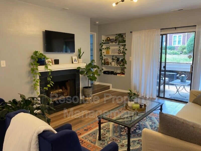 Primary Photo - 1021 Brighthurst Dr