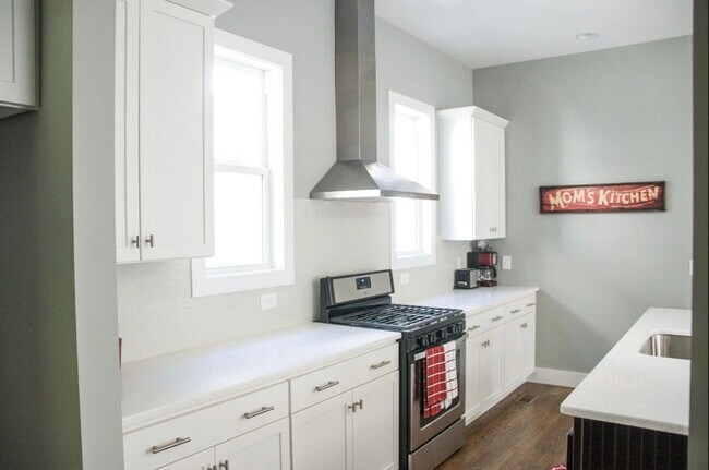Foto del edificio - Three bedroom 2.5 bath East Nashville Home