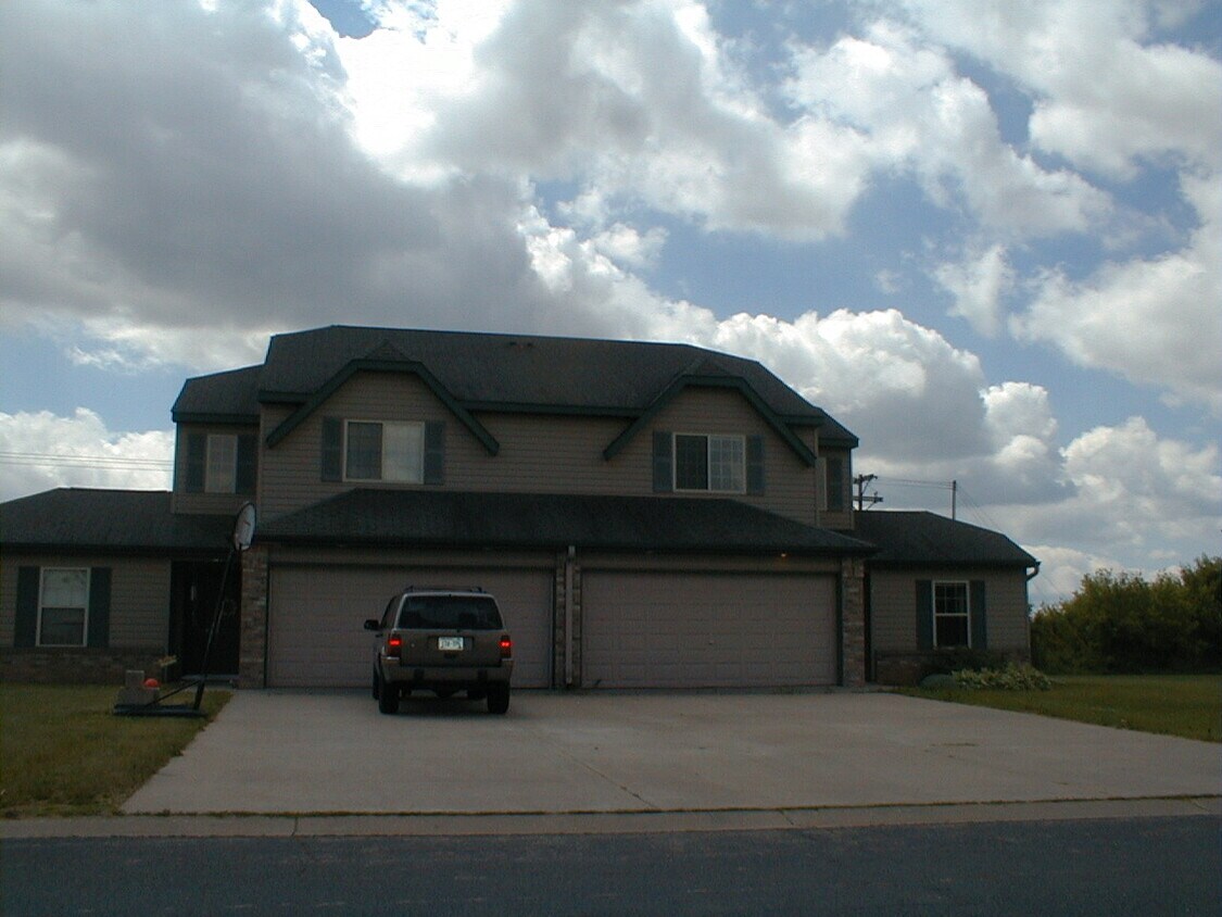 650 Circle Pine Dr, New Richmond, WI 54017 Townhome Rentals in New