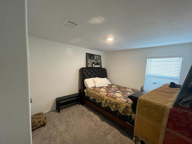 Foto del edificio - 105 Ulmus St