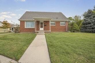 Building Photo - 1382 Montie Rd