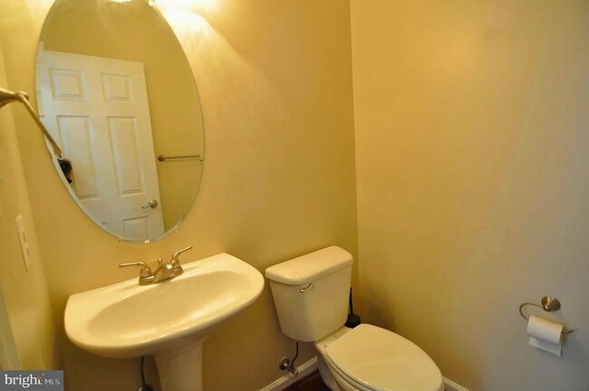1/2 bathroom - 504 N Chester St