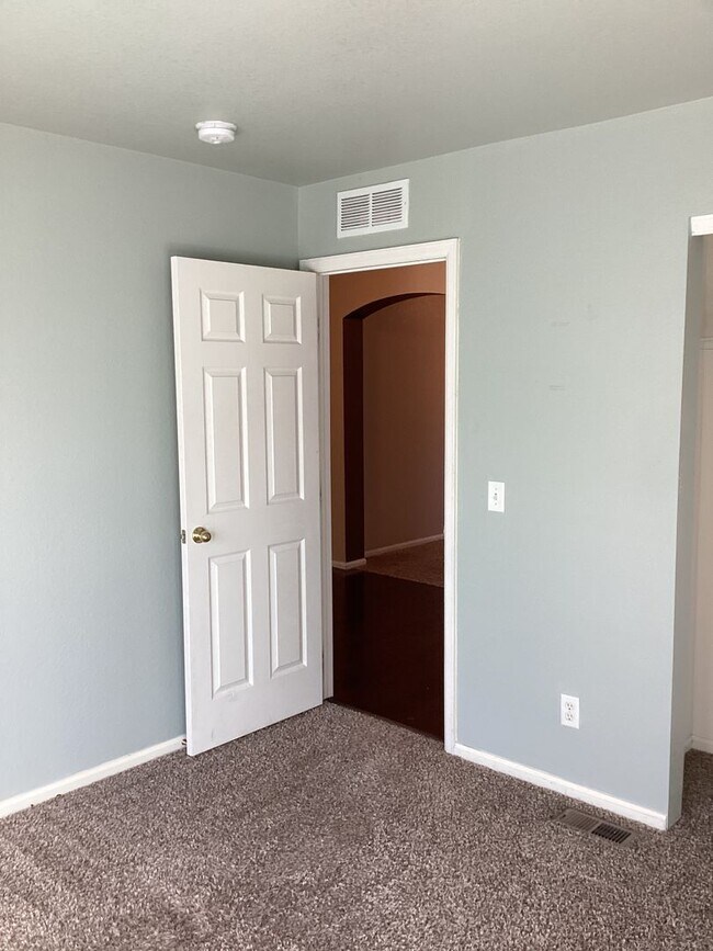 Foto del edificio - 3 bedroom, 2 Bath Ranch Home with 2 Car At...