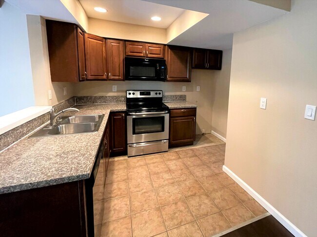 Building Photo - 648 Coronado Ave