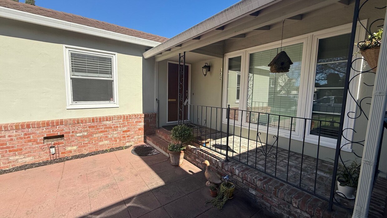 Foto del edificio - Charming Hayward Park Residence