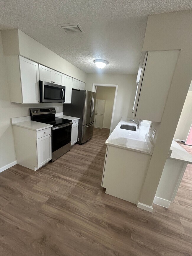 Foto del edificio - 4015 Cinnamon Cir