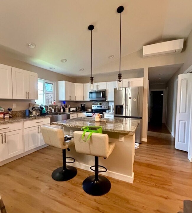 Foto del edificio - Beautiful & spacious 3 bedroom, 2 bathroom home in Ainaloa Subdivision.