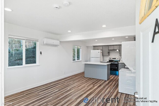 Building Photo - Studio, 1 bath 4plex - 10806 Hubbard Way, ...