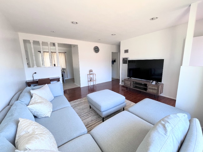 Foto del edificio - 17700 S Western Ave