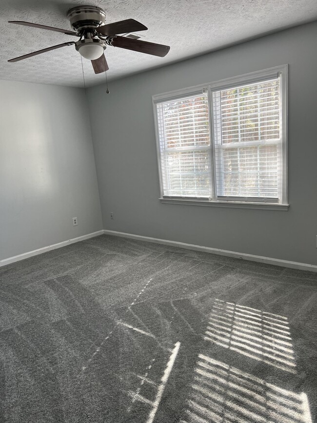 Foto del edificio - 719 Burnt Creek Dr NW