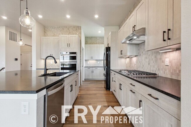 Foto del edificio - Stunning, Spacious 3bed/3bath Riverdale Ra...