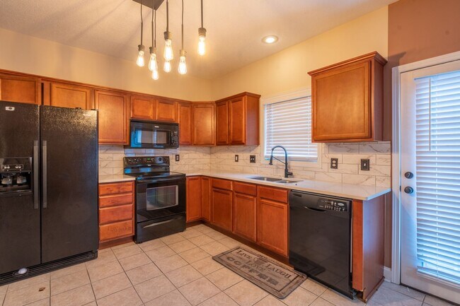 Foto del edificio - Rent-Ready 3BR/2.5BA Townhouse with 2-Car Garage Near Johnson City Hospital