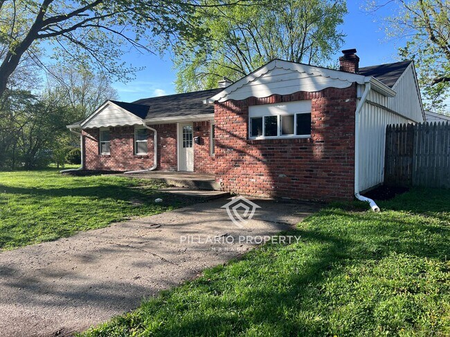 Foto del edificio - Lawrence Area 4 Bedroom / 1 Bath Beauty!