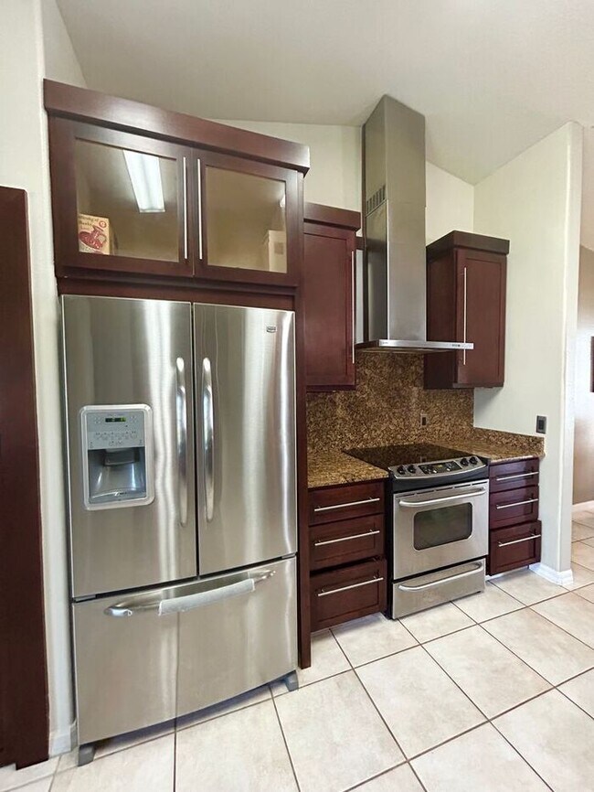 Building Photo - Beautiful 4/2 Pool Home with a Covered Pat...