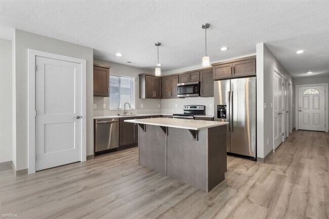 Foto del edificio - 3 br, 2 bath Duplex - 704 N Jones Ln