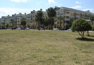 Building Photo - 860 N Orange Ave