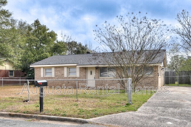 Foto del edificio - 3330 Young Forest Dr