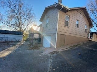 Building Photo - 2638 Summit Ave