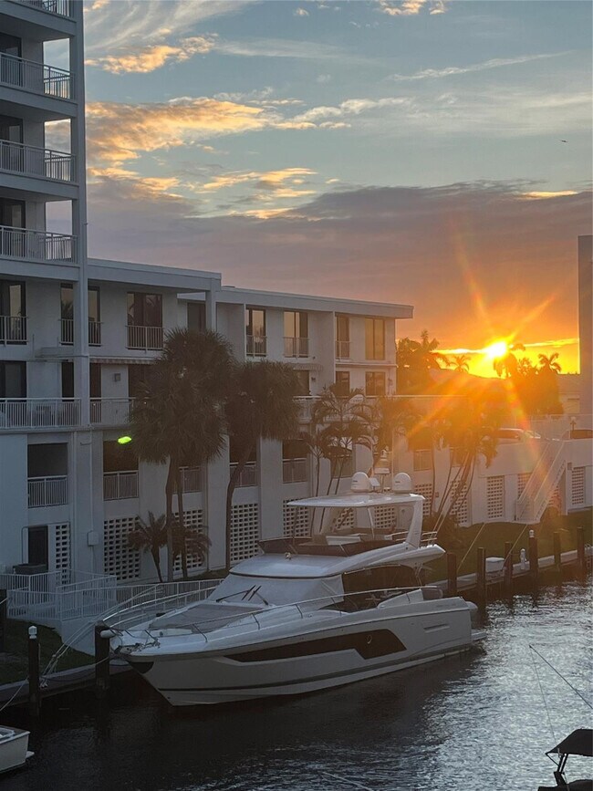 Foto del edificio - 3100 NE 49th St