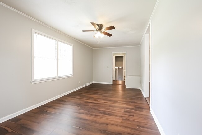 Building Photo - 105 Holland Ct