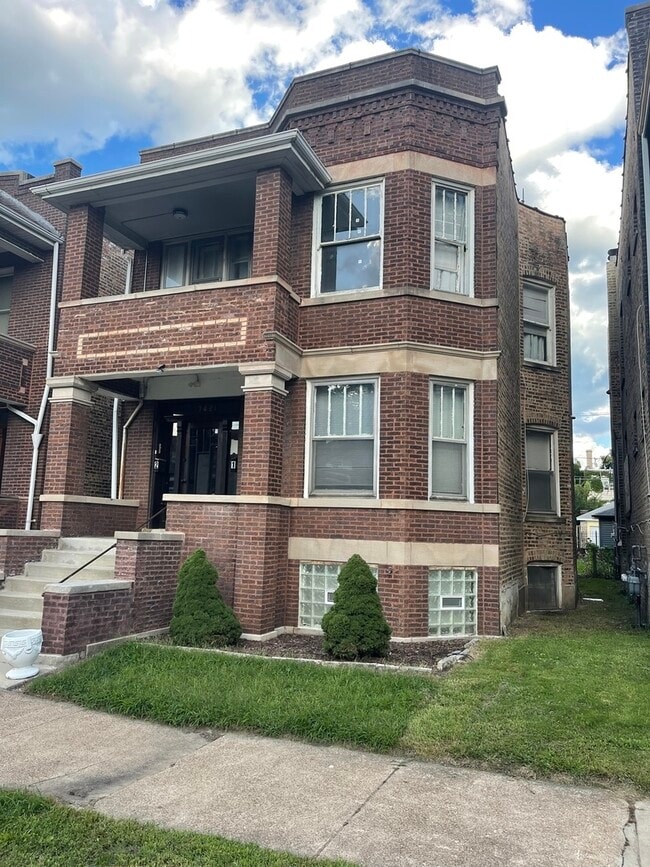 Building Photo - 7421 S Eberhart Ave