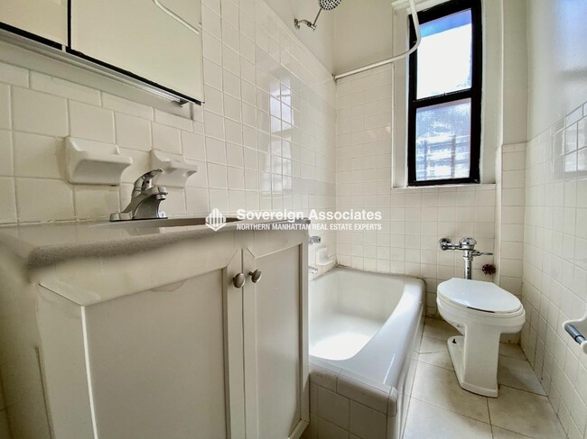 Building Photo - 652 W 163rd St