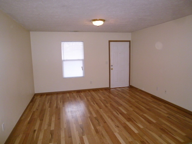 Foto del edificio - 2 Bedroom Upper Apartment