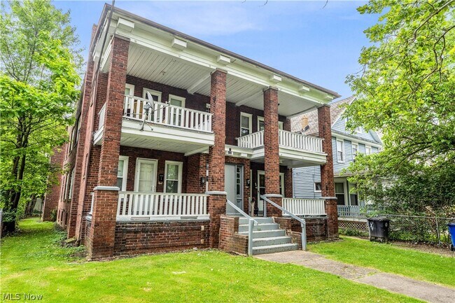 Building Photo - 2133 W 98th St