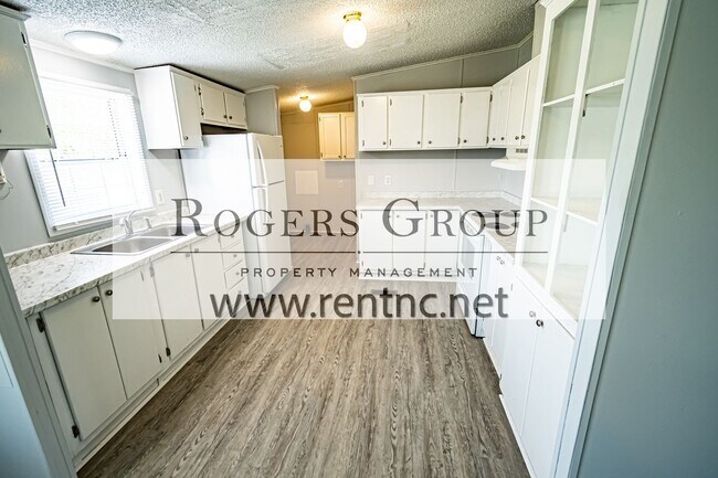 Foto del edificio - 689 Blue Wing Rd