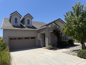 Building Photo - 1368 Burton Wy