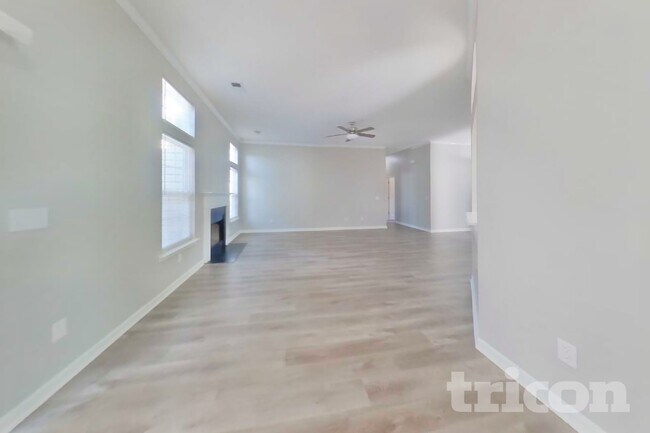 Foto del edificio - 409 Baneberry Ln