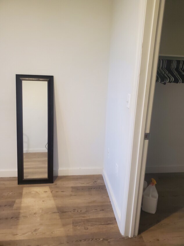 Foto principal - 668 Snediker Ave